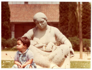 Escultura maternitat Plaça del 